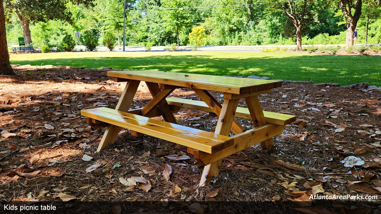 Betty-Young-Park-Fulton-Atlanta-Buckhead-Kids-picnic-table