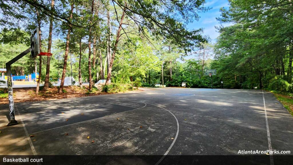 Basketball-court